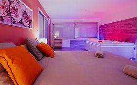 Appartspa59 - Suite Tentation - Balneo, Sauna - Secret Room En Option Supplementaire